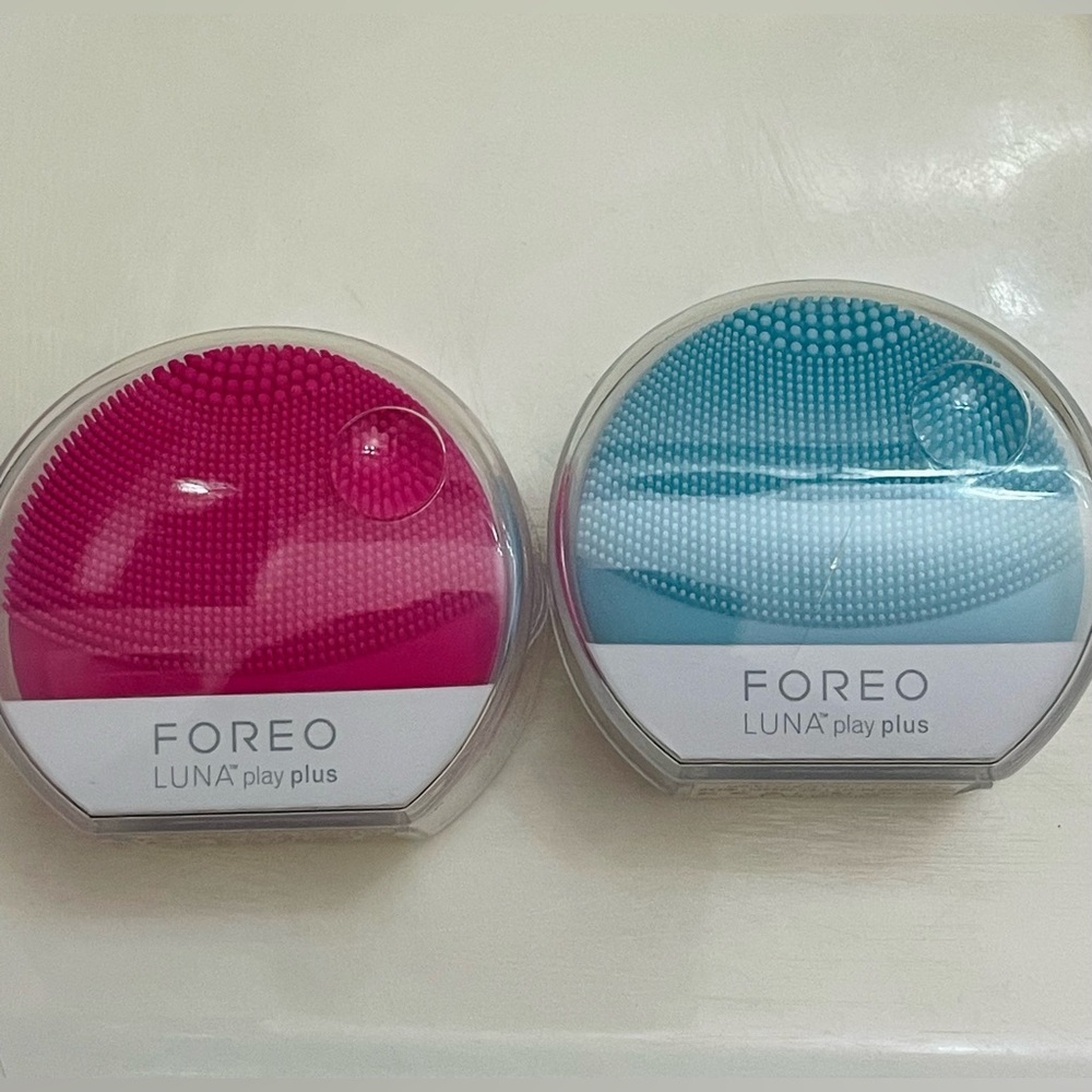 FOREO PINK Play Plus Cleansing Massager